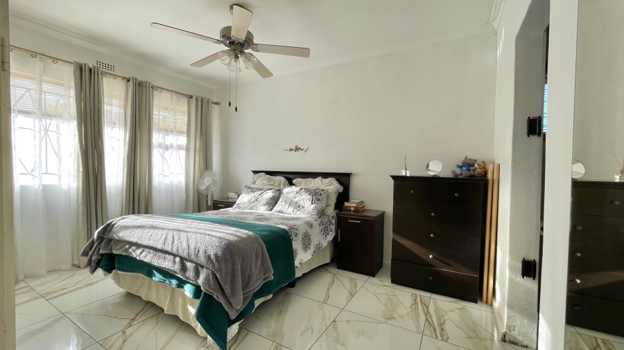 4 Bedroom Property for Sale in Gordons Bay Central Western Cape